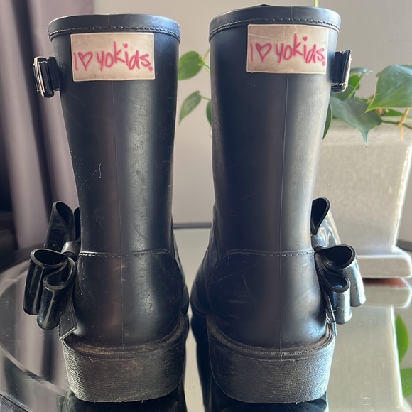 ✨2/$20 Youth Rubber boots. Preloved but still lots of life in them! - Picture 2 of 3